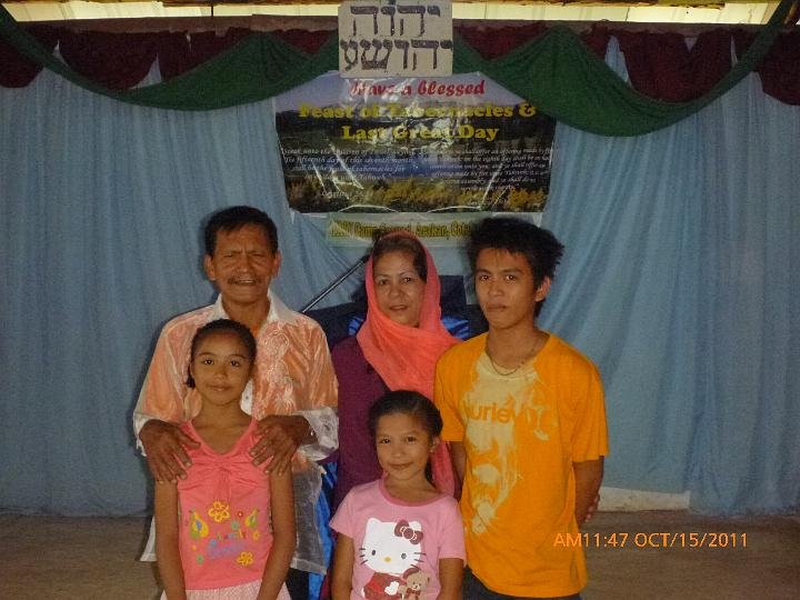 Eld. Jorge, wife and grandchildren