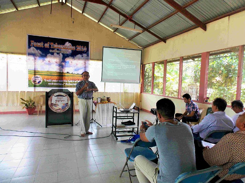 Bro. Per Bayan lectures on leadership