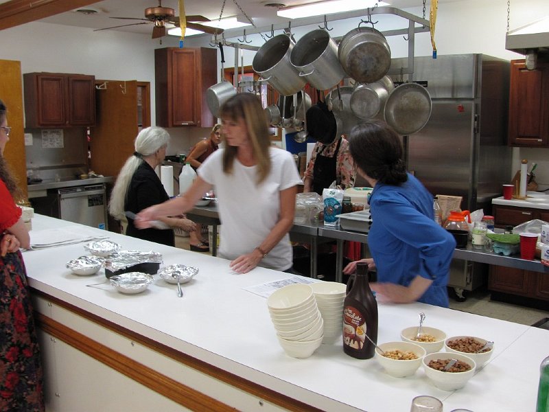 Sisters busy in the kitchen 1067x800