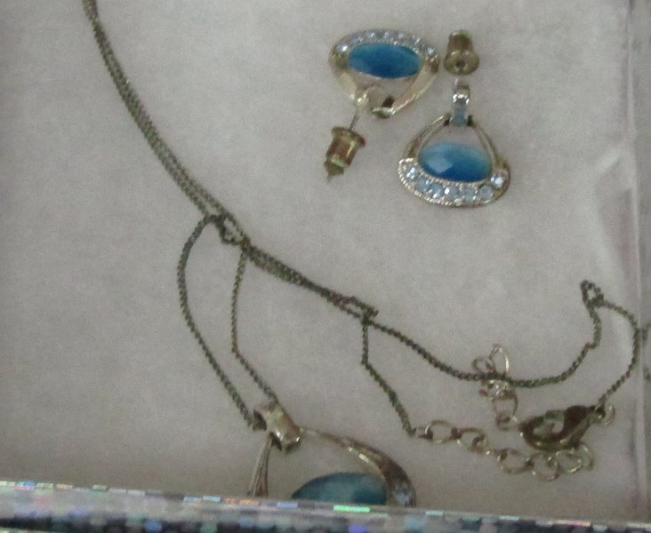 Auction Neckless Set 1463x1200