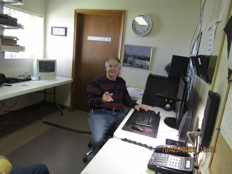 Staying Busy 1600x1200